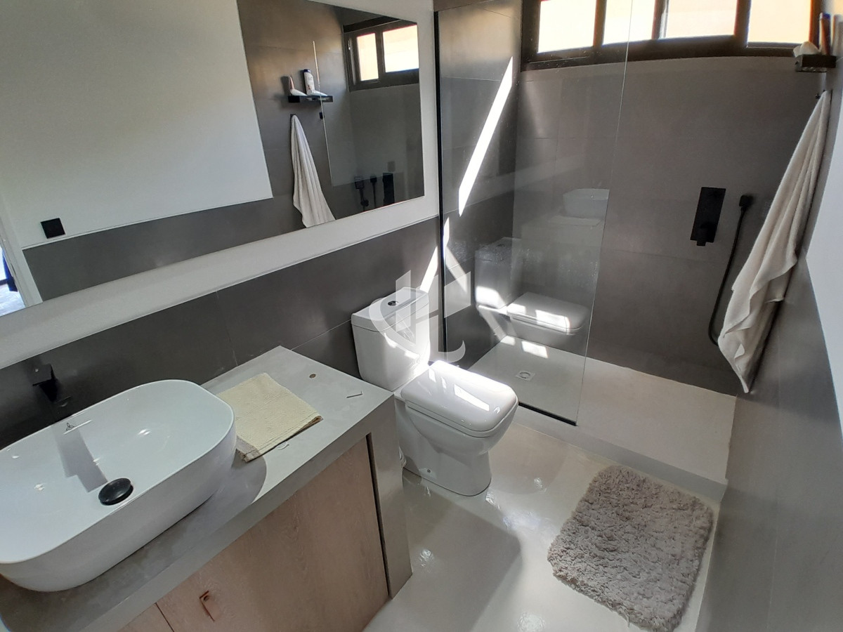 Casa ID.1487 - PUNTA DEL ESTE PINARES MODERNA CASA A ESTRENAR DE 3 DORMITORIOS PARRILLERO PISCINA