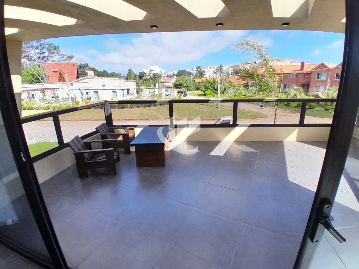 Casa ID.1487 - PUNTA DEL ESTE PINARES MODERNA CASA A ESTRENAR DE 3 DORMITORIOS PARRILLERO PISCINA