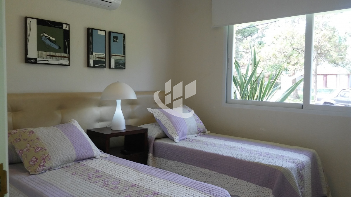 Casa ID.1642 - PUNTA DEL ESTE MANSA 4 DORMITORIOS PISCINA CLIMATIZADA PARRILLERO