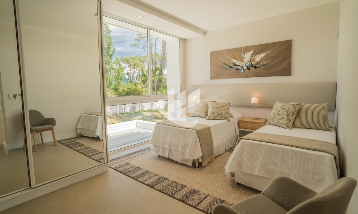 Casa ID.1641 - PUNTA DEL ESTE MANSA EXCLUSIVO BARRIO PRIVADO 4 DORMITORIOS PISCINA CLIMATIZADA