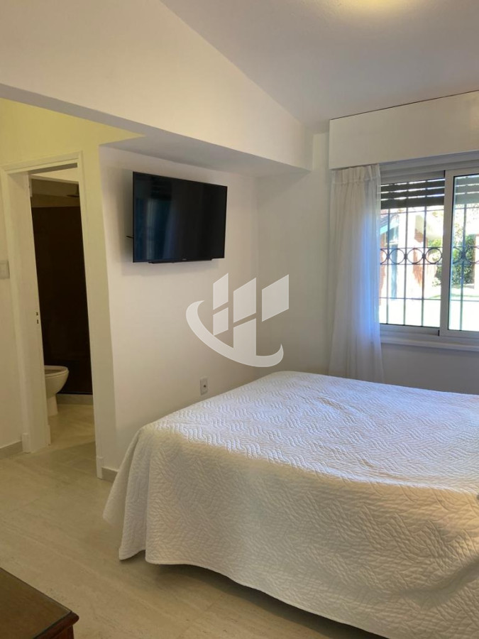 Casa ID.1617 - PUNTA DEL ESTE CASA CON PISCINA EN MANSA CERCA DEL MAR 