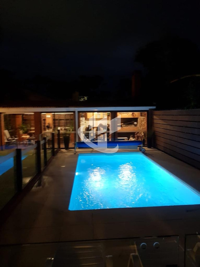 Casa ID.1617 - PUNTA DEL ESTE CASA CON PISCINA EN MANSA CERCA DEL MAR 