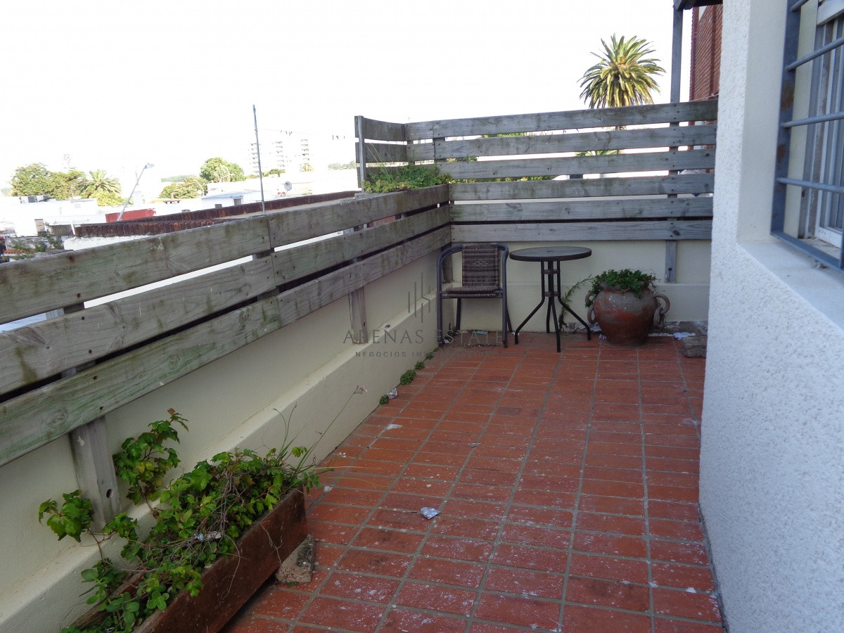 Apartamento ID.1162 - MALDONADO CENTRO COMODO APTO. DE 2 DORMITORIOS CON 2 TERRAZAS