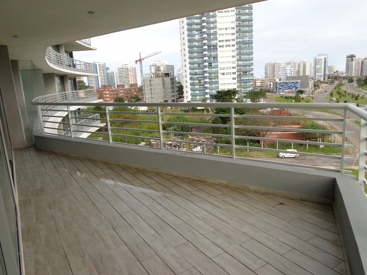 Apartamento ID.1154 - PUNTA DEL ESTE APARTAMENTO 2 DORMITORIOS EDIFICIO CON SERVICIOS 