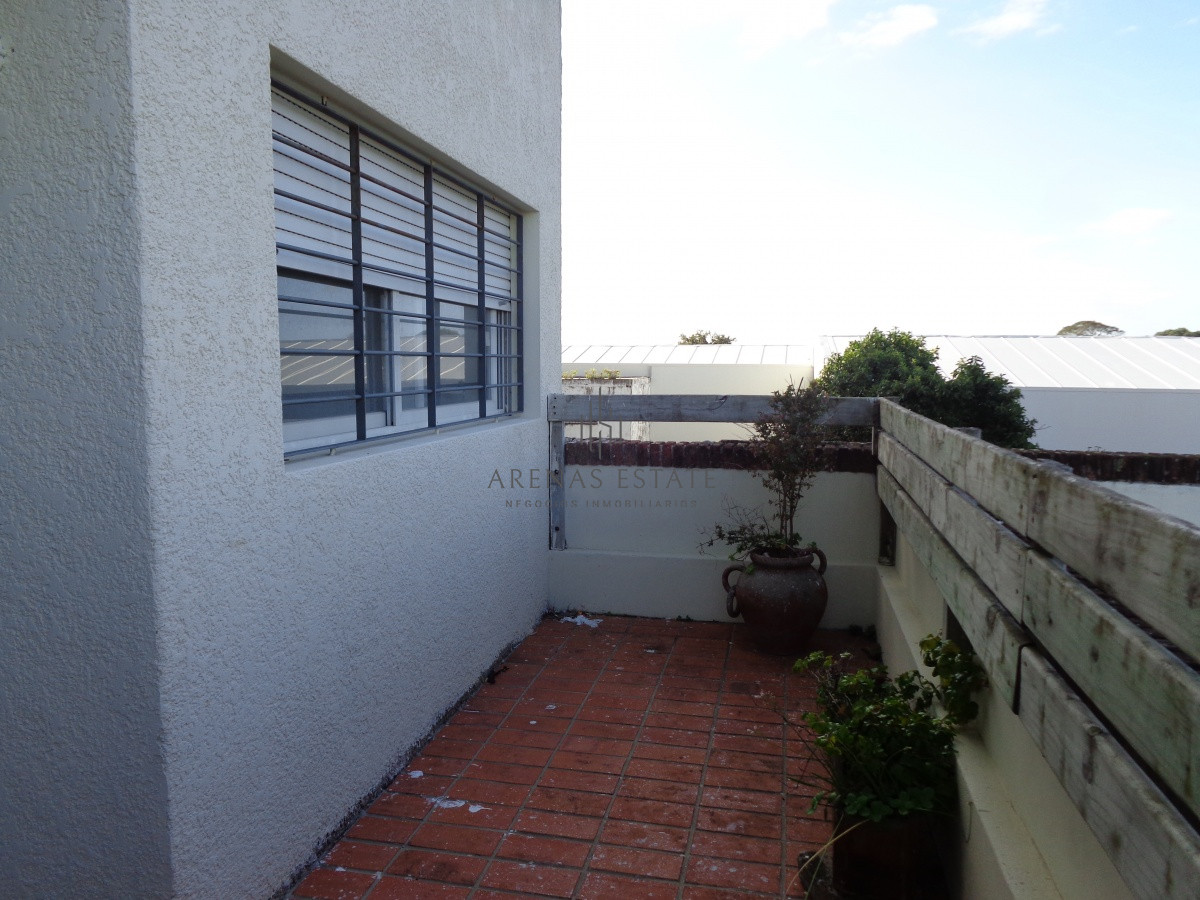 Apartamento ID.1162 - MALDONADO CENTRO COMODO APTO. DE 2 DORMITORIOS CON 2 TERRAZAS