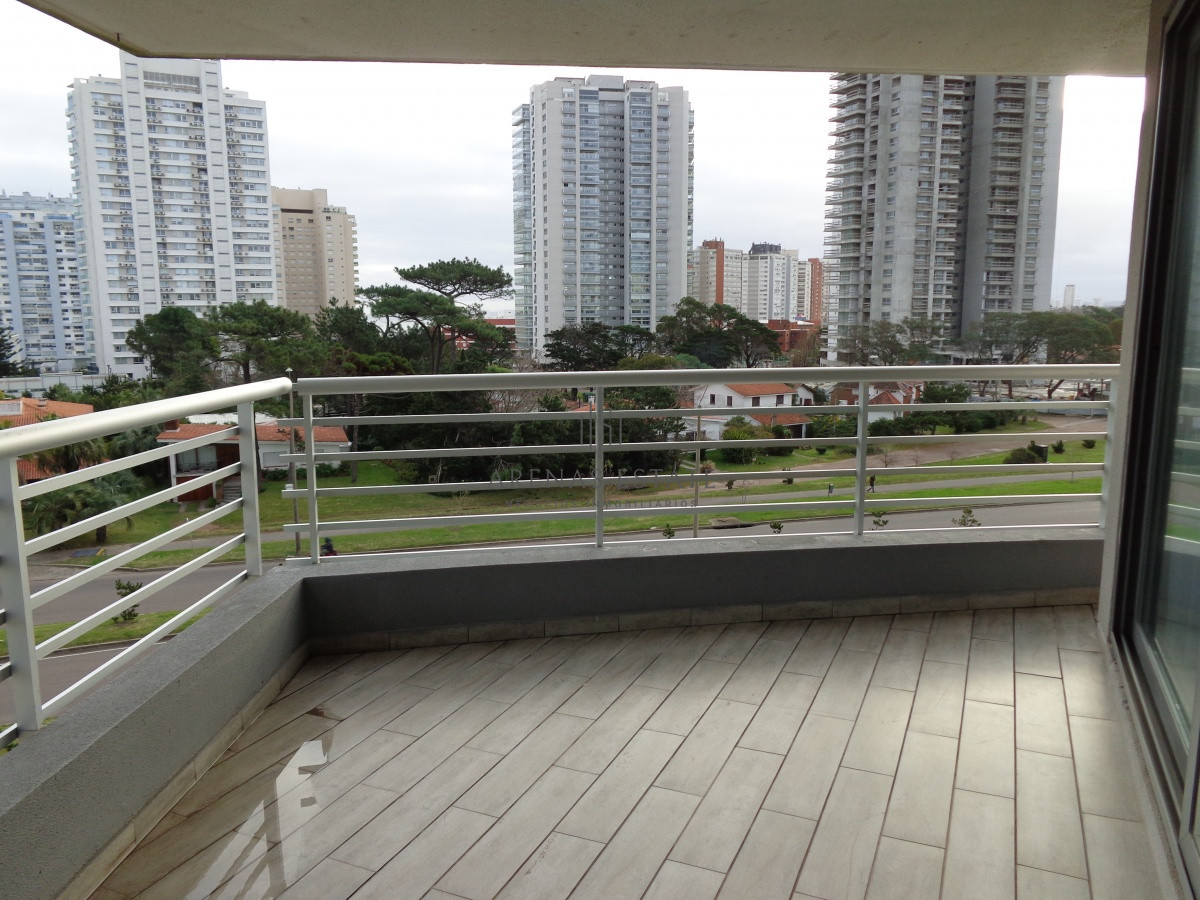 Apartamento ID.1154 - PUNTA DEL ESTE APARTAMENTO 2 DORMITORIOS EDIFICIO CON SERVICIOS 