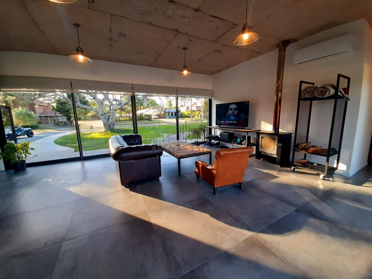 Casa ID.2850 - PUNTA DEL ESTE BEVERLY HILLS CASA MODERNA 3 DORMITORIOS PISCINA AMPLIO TERRENO