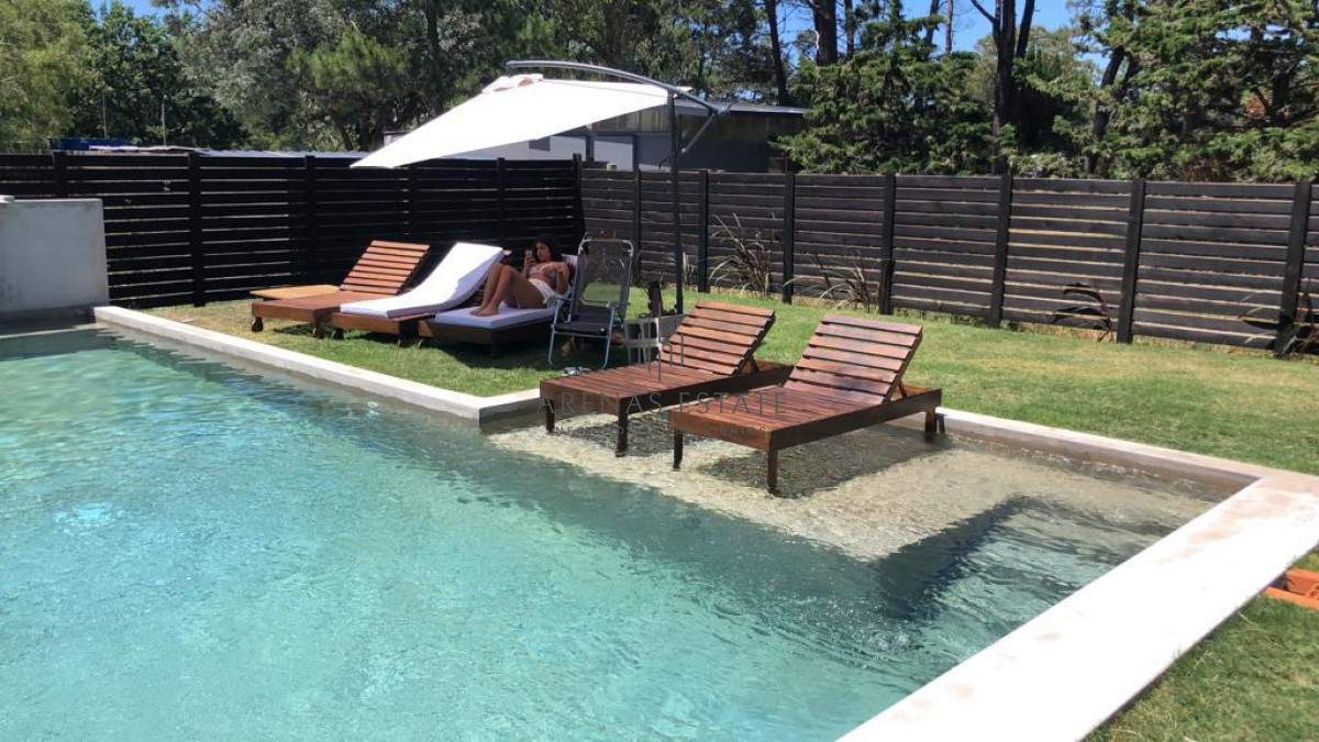 Casa ID.2850 - PUNTA DEL ESTE BEVERLY HILLS CASA MODERNA 3 DORMITORIOS PISCINA AMPLIO TERRENO