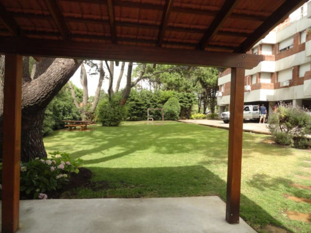 Apartamento ID.282 - PUNTA DEL ESTE AIDY GRILL APTO 2 DORMITORIOS 2 BAÑOS GARAGE