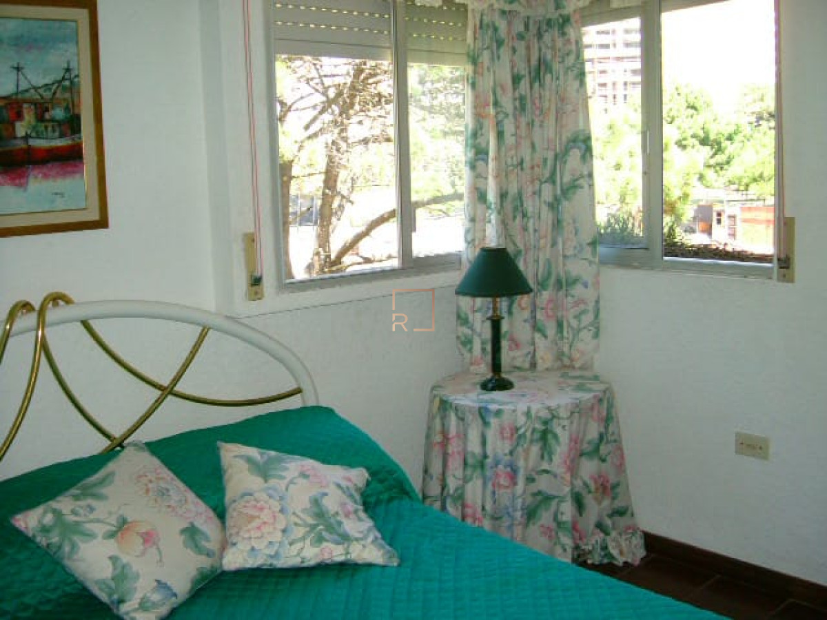 Apartamento ID.282 - PUNTA DEL ESTE AIDY GRILL APTO 2 DORMITORIOS 2 BAÑOS GARAGE