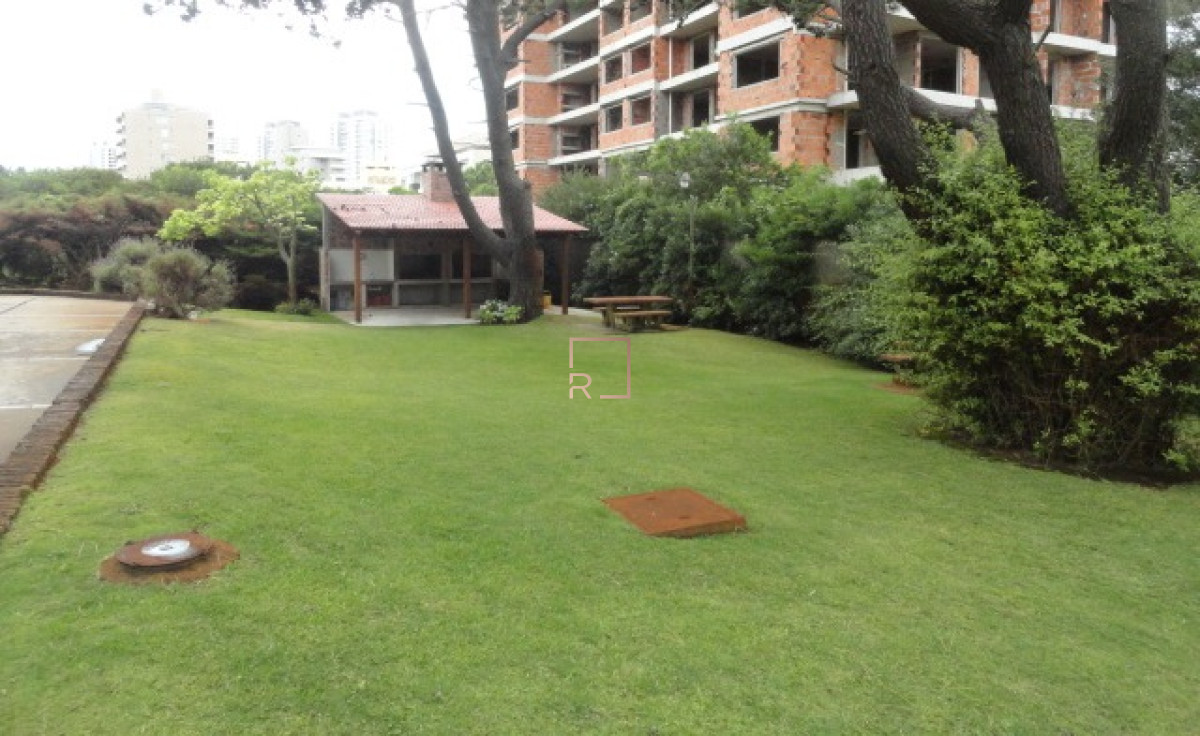Apartamento ID.282 - PUNTA DEL ESTE AIDY GRILL APTO 2 DORMITORIOS 2 BAÑOS GARAGE