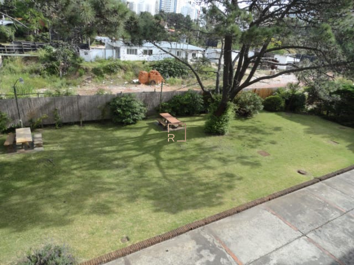 Apartamento ID.282 - PUNTA DEL ESTE AIDY GRILL APTO 2 DORMITORIOS 2 BAÑOS GARAGE