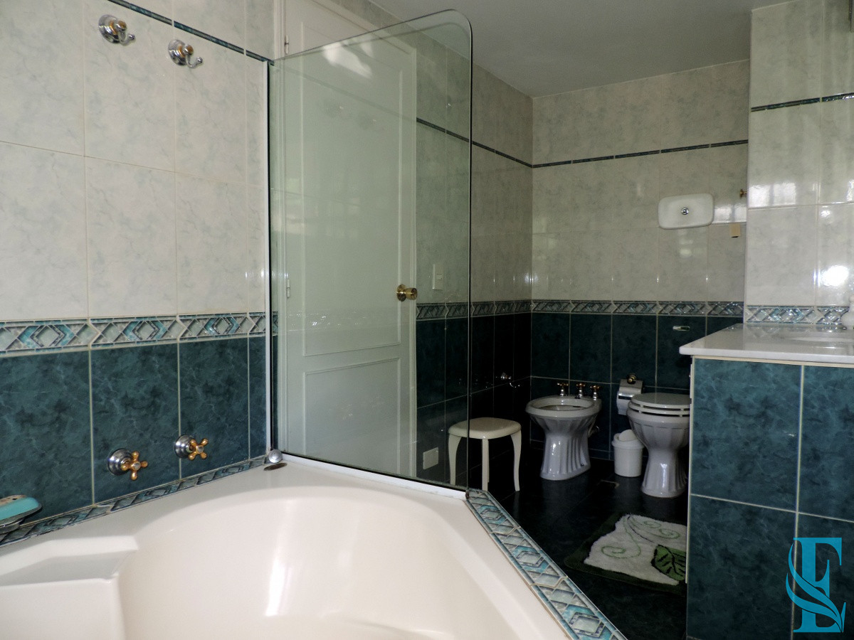 Casa ID.74 - PUNTA DEL ESTE LUGANO EXCEPCIONAL PROPIEDAD EN VENTA Y ALQUILER