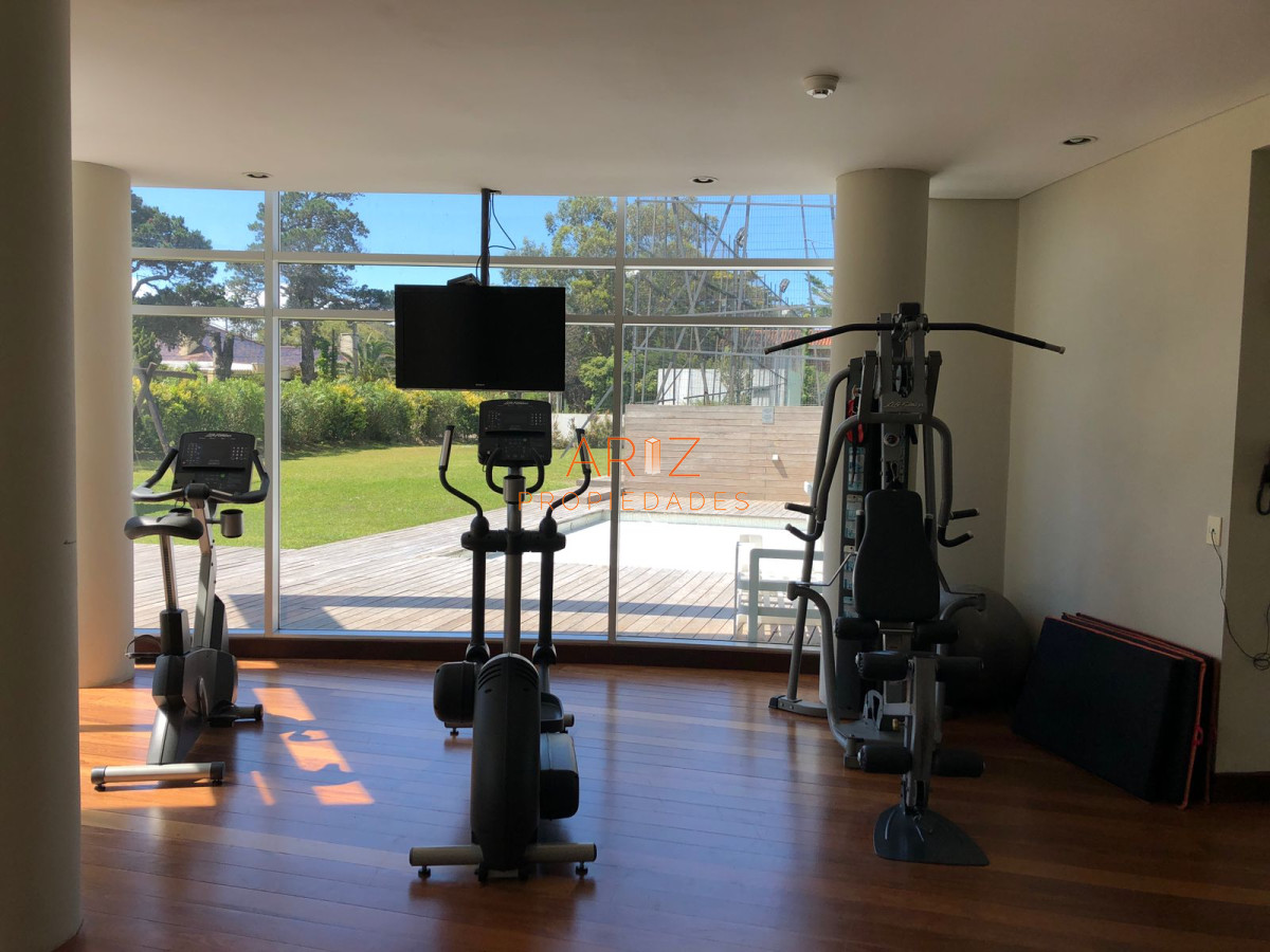 Apartamento ID.1455 - ALQUILER ANUAL PUNTA DEL ESTE MANSA 3 DORMITORIOS Y DEPENDENCIA EXCELENTE VISTA AL MAR!!! 