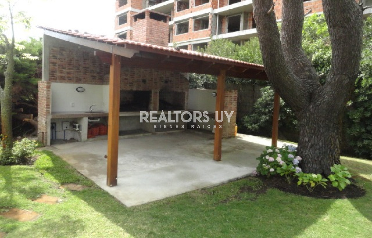 Apartamento ID.289 - PUNTA DEL ESTE AIDY GRILL APTO 2 DORMITORIOS 2 BAÑOS GARAGE