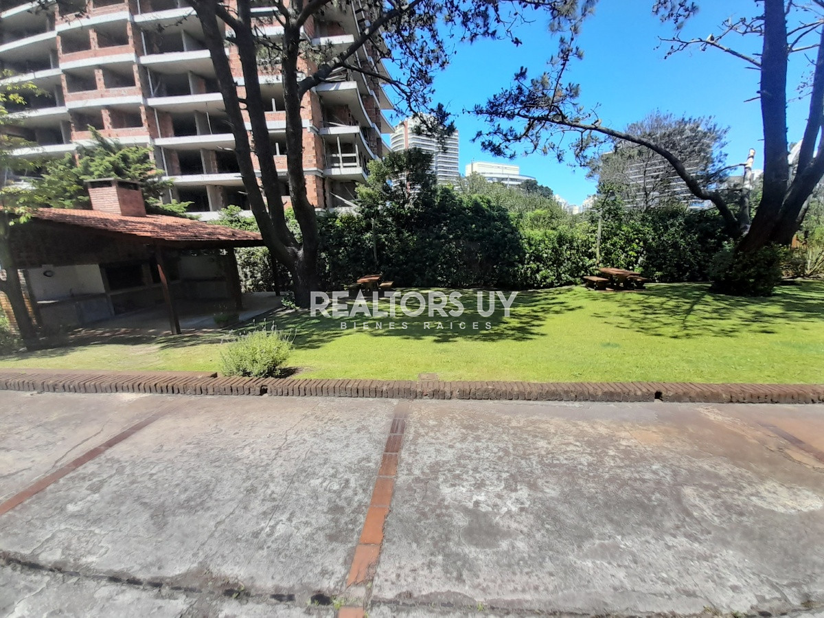 Apartamento ID.289 - PUNTA DEL ESTE AIDY GRILL APTO 2 DORMITORIOS 2 BAÑOS GARAGE