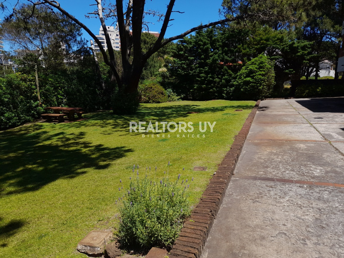 Apartamento ID.289 - PUNTA DEL ESTE AIDY GRILL APTO 2 DORMITORIOS 2 BAÑOS GARAGE