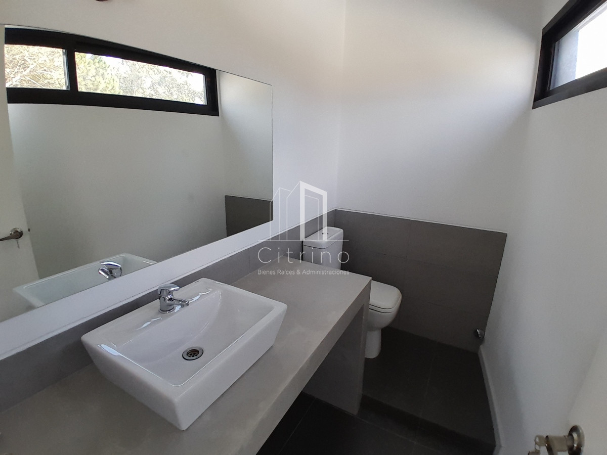 Casa ID.1215 - PUNTA DEL ESTE PINARES MODERNA CASA A ESTRENAR DE 3 DORMITORIOS PARRILLERO PISCINA