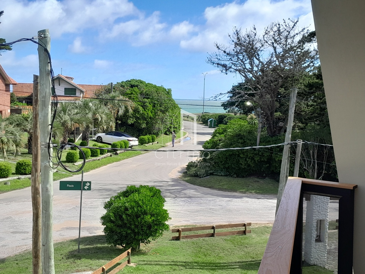 Casa ID.1215 - PUNTA DEL ESTE PINARES MODERNA CASA A ESTRENAR DE 3 DORMITORIOS PARRILLERO PISCINA