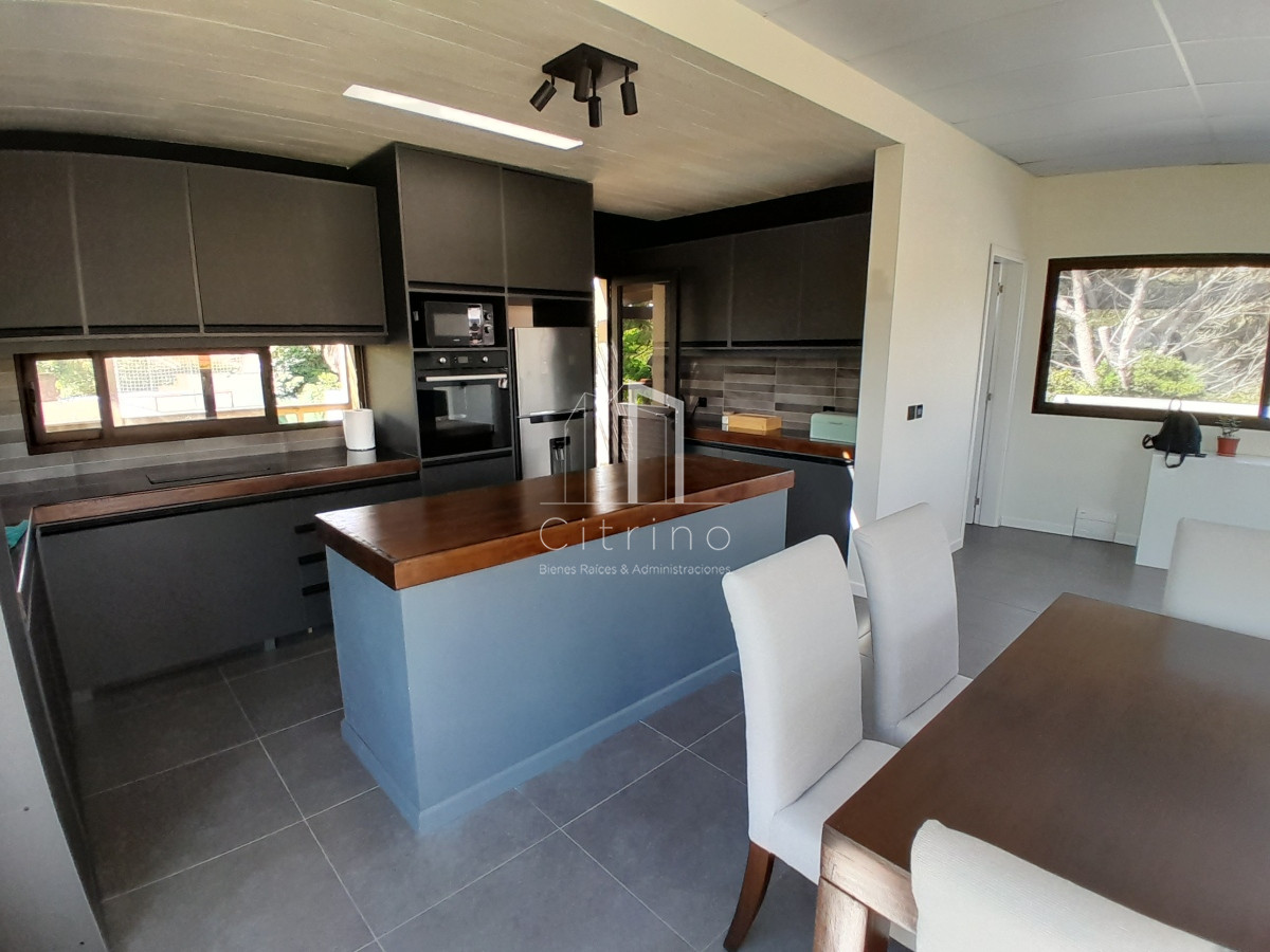 Casa ID.1215 - PUNTA DEL ESTE PINARES MODERNA CASA A ESTRENAR DE 3 DORMITORIOS PARRILLERO PISCINA