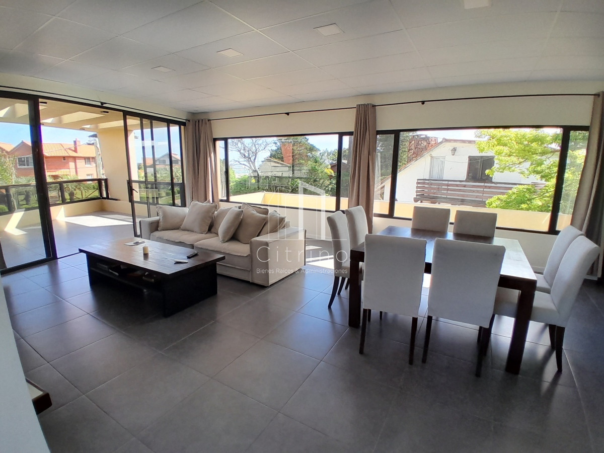 Casa ID.1215 - PUNTA DEL ESTE PINARES MODERNA CASA A ESTRENAR DE 3 DORMITORIOS PARRILLERO PISCINA