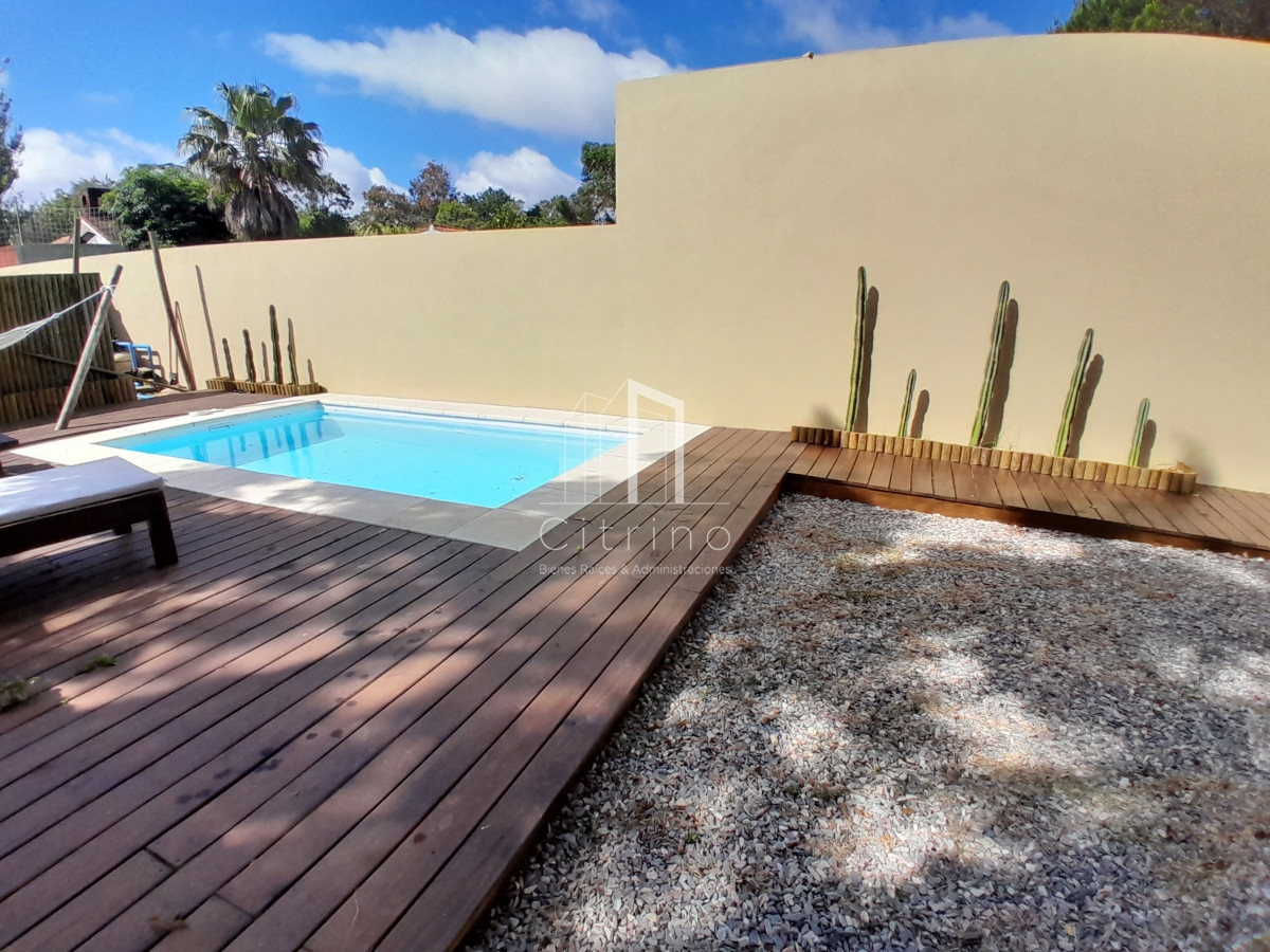 Casa ID.1215 - PUNTA DEL ESTE PINARES MODERNA CASA A ESTRENAR DE 3 DORMITORIOS PARRILLERO PISCINA