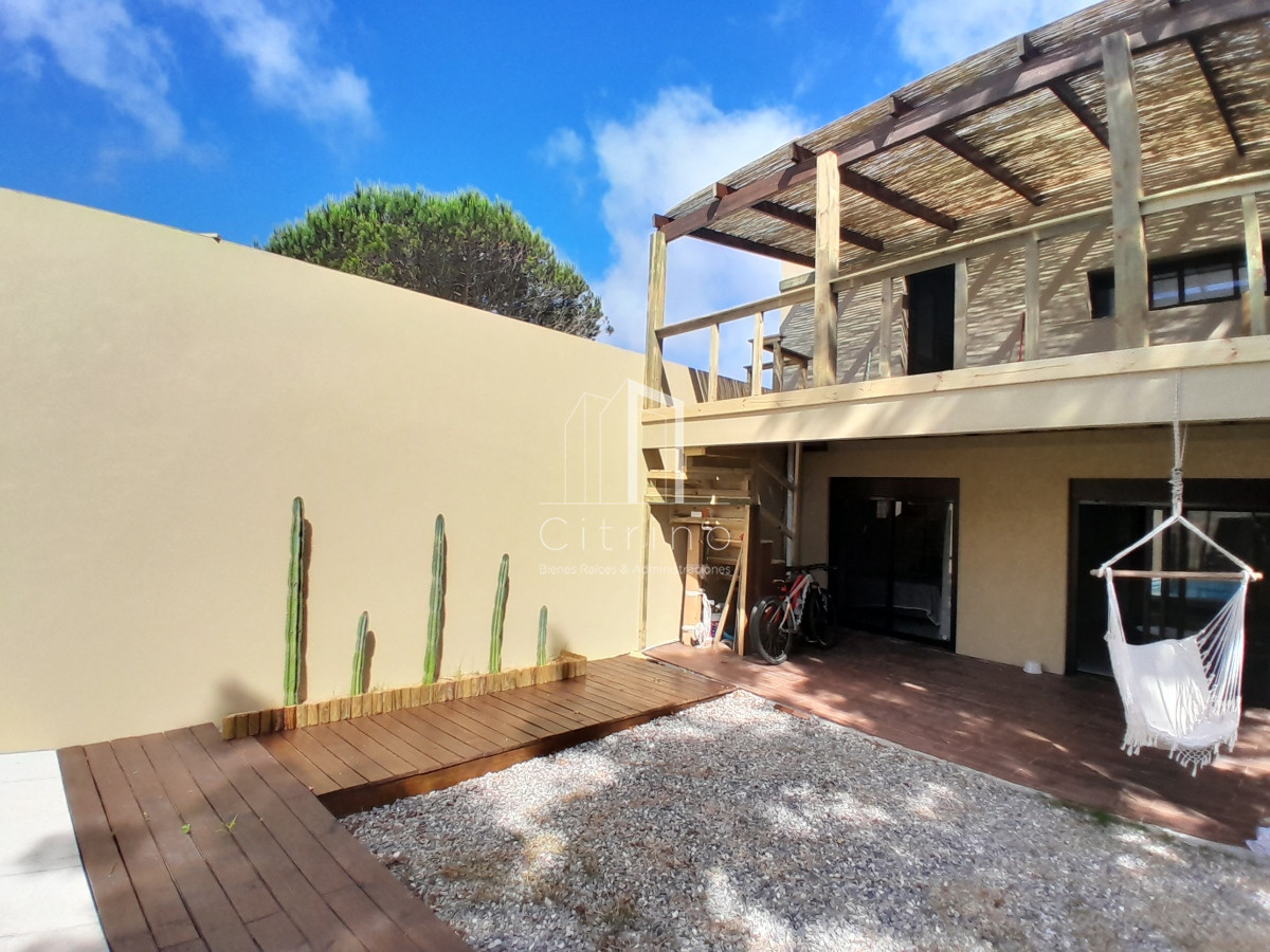 Casa ID.1215 - PUNTA DEL ESTE PINARES MODERNA CASA A ESTRENAR DE 3 DORMITORIOS PARRILLERO PISCINA