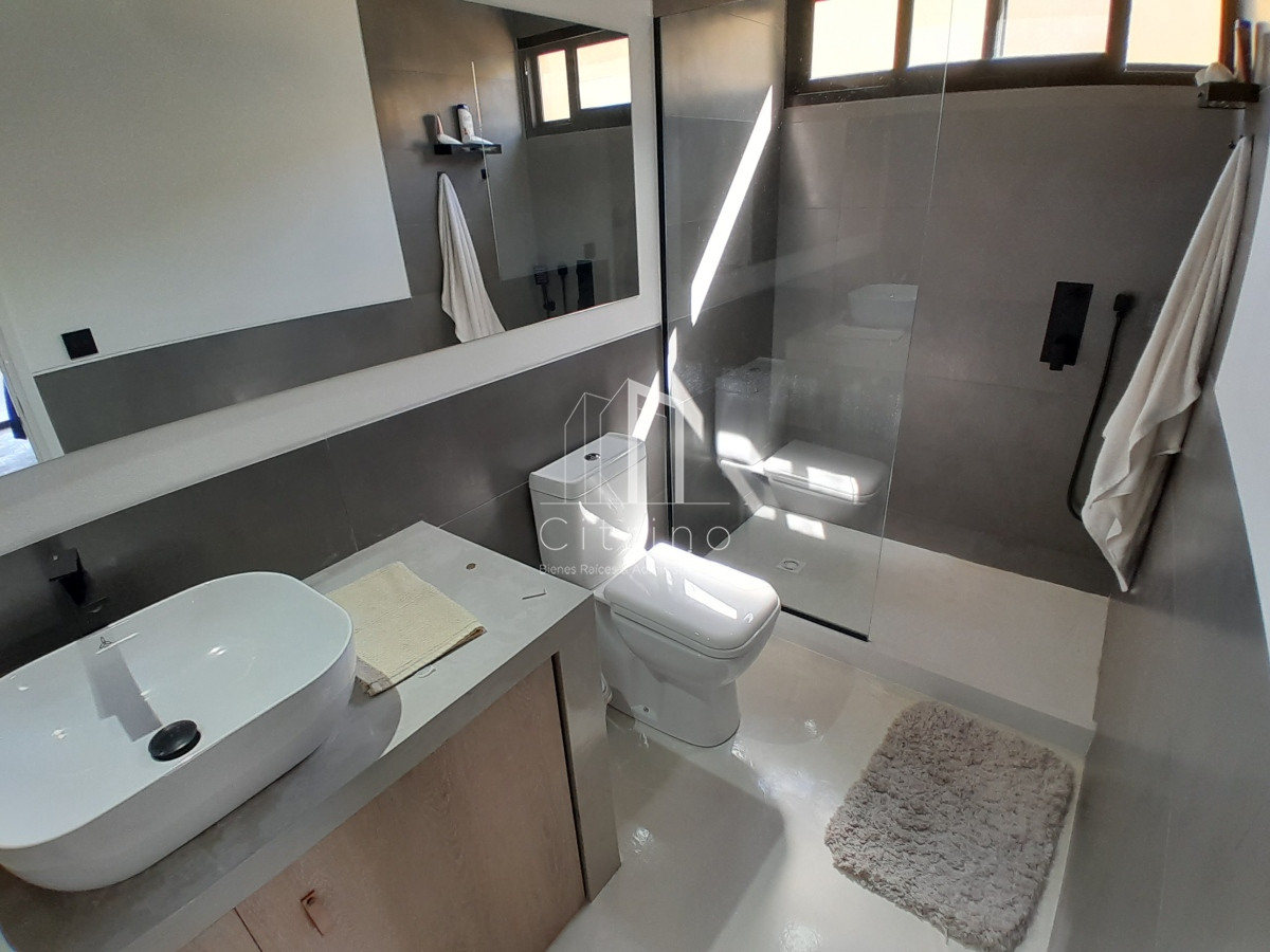 Casa ID.1215 - PUNTA DEL ESTE PINARES MODERNA CASA A ESTRENAR DE 3 DORMITORIOS PARRILLERO PISCINA