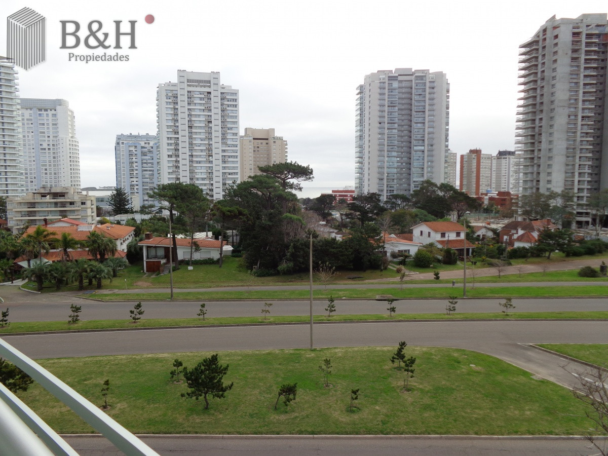 Apartamento ID.314 - PUNTA DEL ESTE APARTAMENTO 2 DORMITORIOS EDIFICIO CON SERVICIOS 