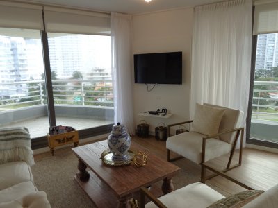PUNTA DEL ESTE APARTAMENTO 2 DORMITORIOS EDIFICIO CON SERVICIOS 