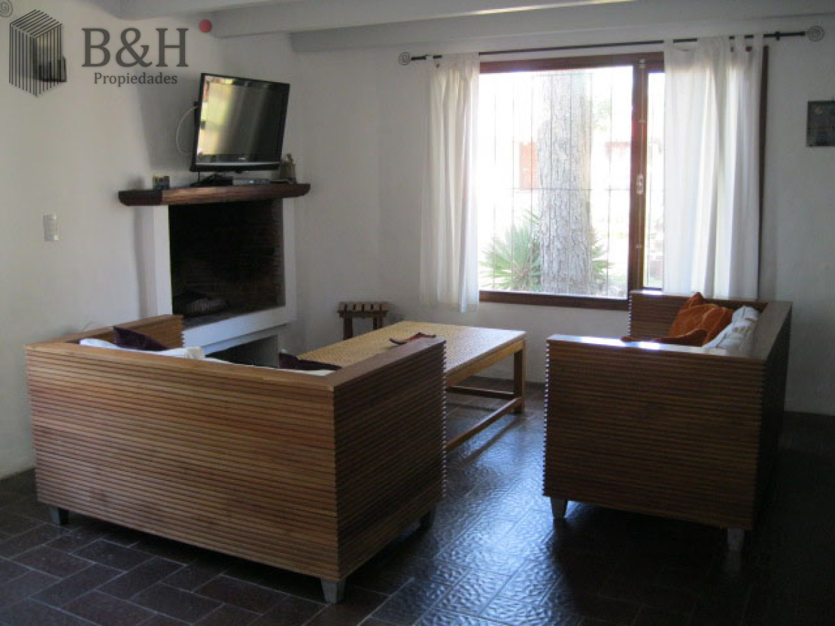 Casa ID.2139 - PUNTA DEL ESTE PINARES CASA DE. 4 DORMITORIOS 2 BAÑOS PARRILLERO