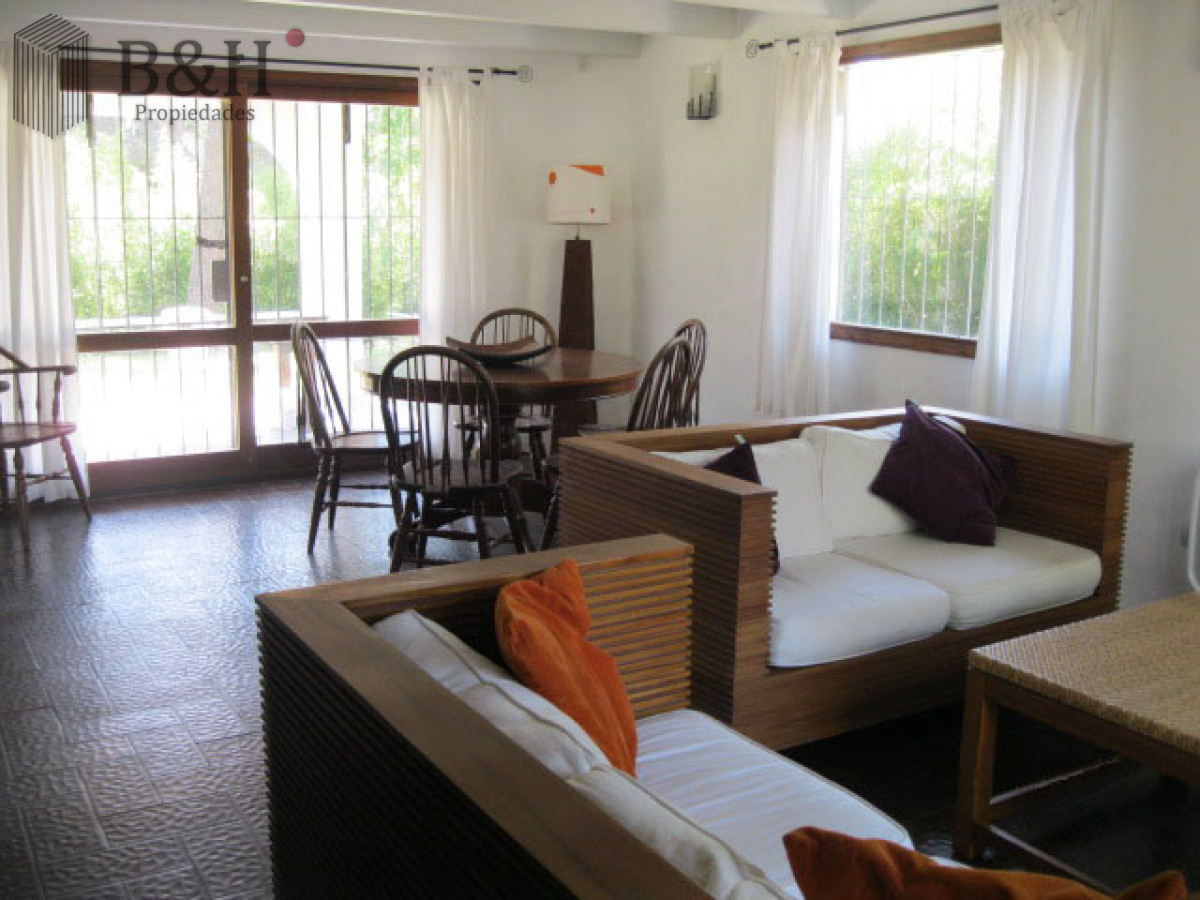 Casa ID.2139 - PUNTA DEL ESTE PINARES CASA DE. 4 DORMITORIOS 2 BAÑOS PARRILLERO
