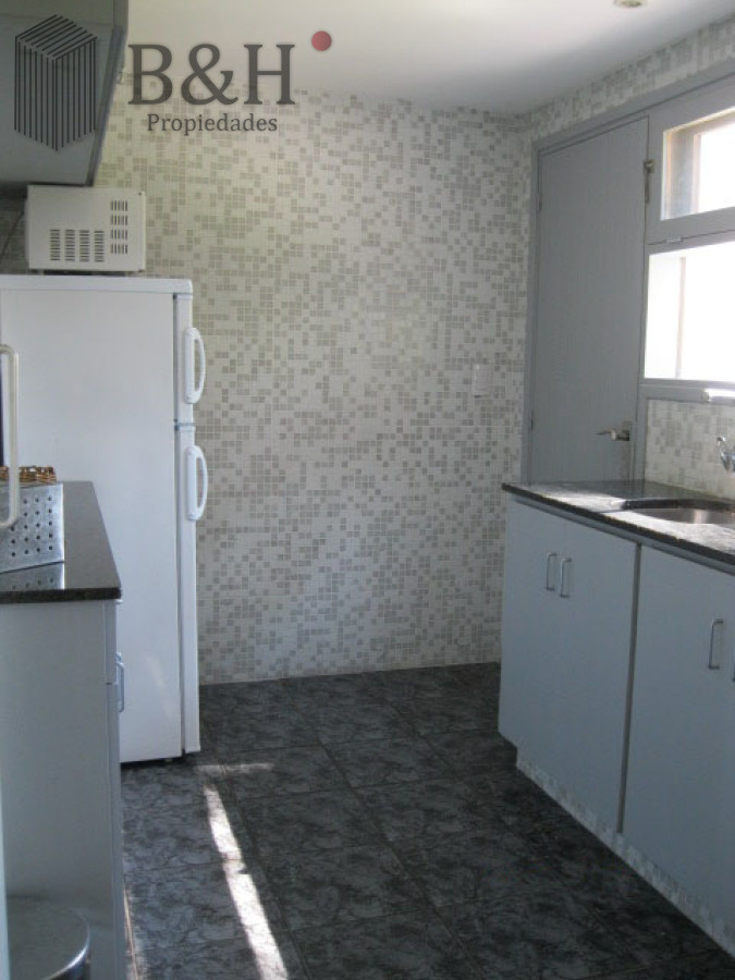 Casa ID.2139 - PUNTA DEL ESTE PINARES CASA DE. 4 DORMITORIOS 2 BAÑOS PARRILLERO