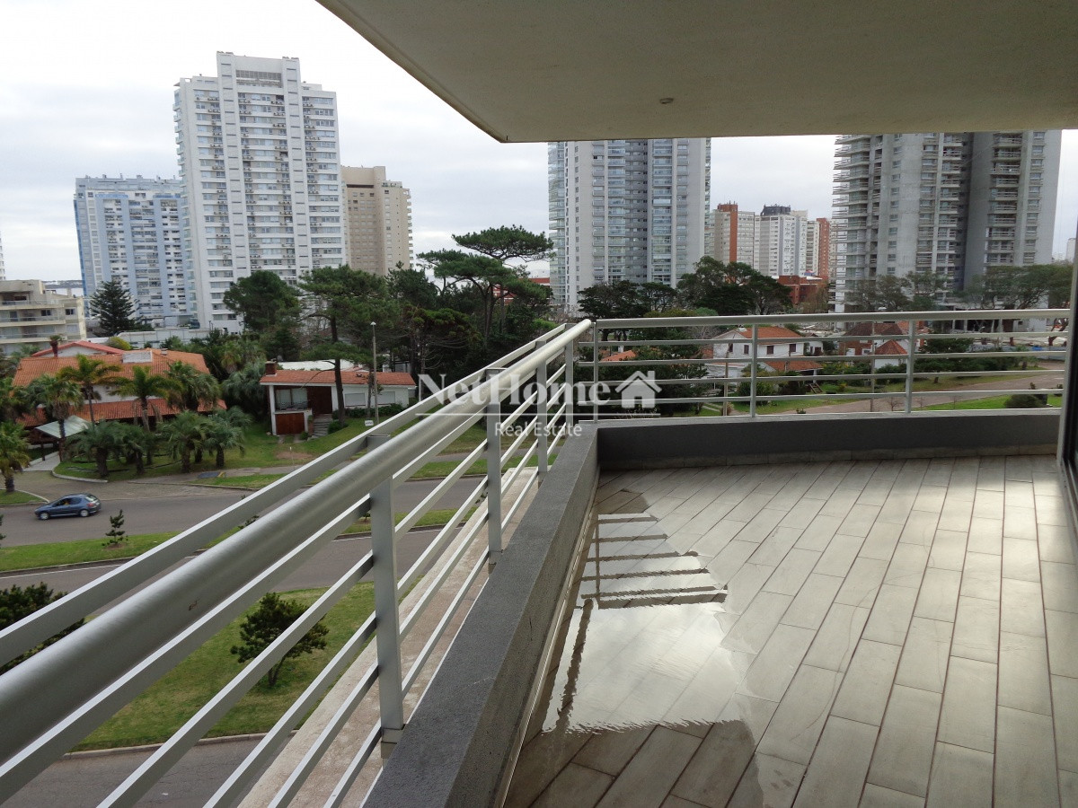 Apartamento ID.112 - Playa Mansa Apartamento 2 Dormitorios A pocos metros del Mar