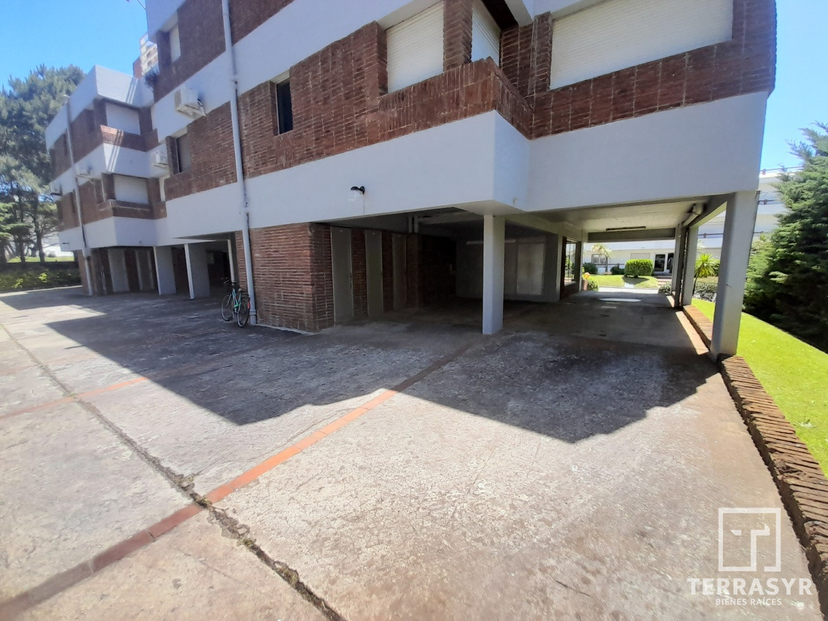 Apartamento ID.24 - PUNTA DEL ESTE AIDY GRILL APTO 2 DORMITORIOS 2 BAÑOS GARAGE