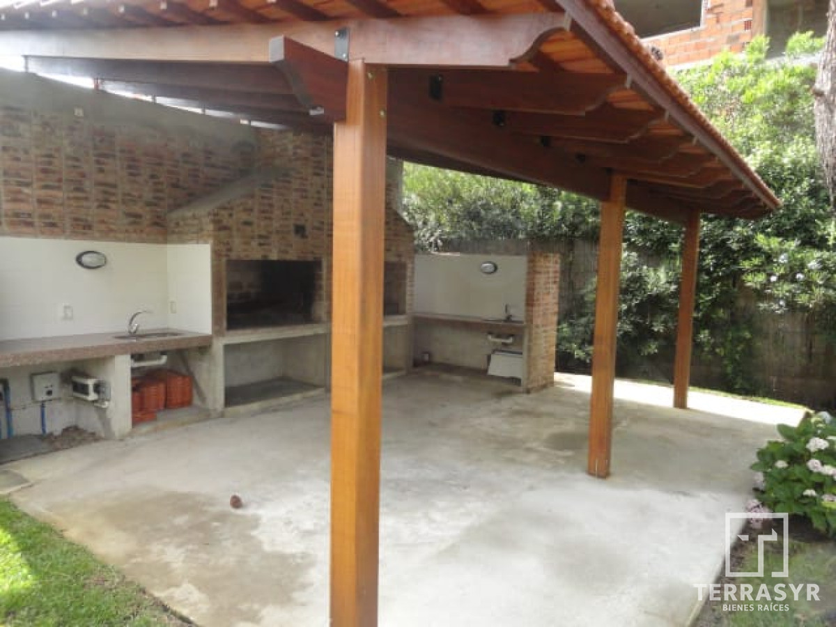 Apartamento ID.24 - PUNTA DEL ESTE AIDY GRILL APTO 2 DORMITORIOS 2 BAÑOS GARAGE