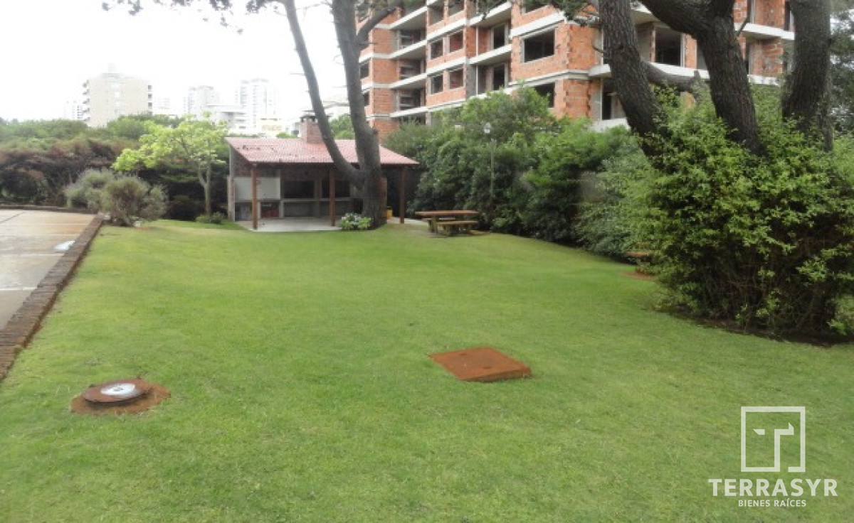 Apartamento ID.24 - PUNTA DEL ESTE AIDY GRILL APTO 2 DORMITORIOS 2 BAÑOS GARAGE