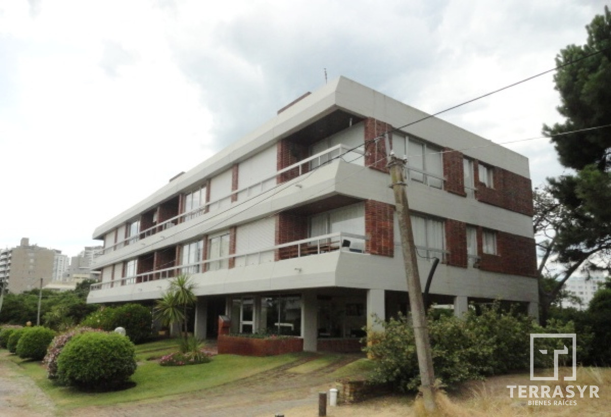 Apartamento ID.24 - PUNTA DEL ESTE AIDY GRILL APTO 2 DORMITORIOS 2 BAÑOS GARAGE