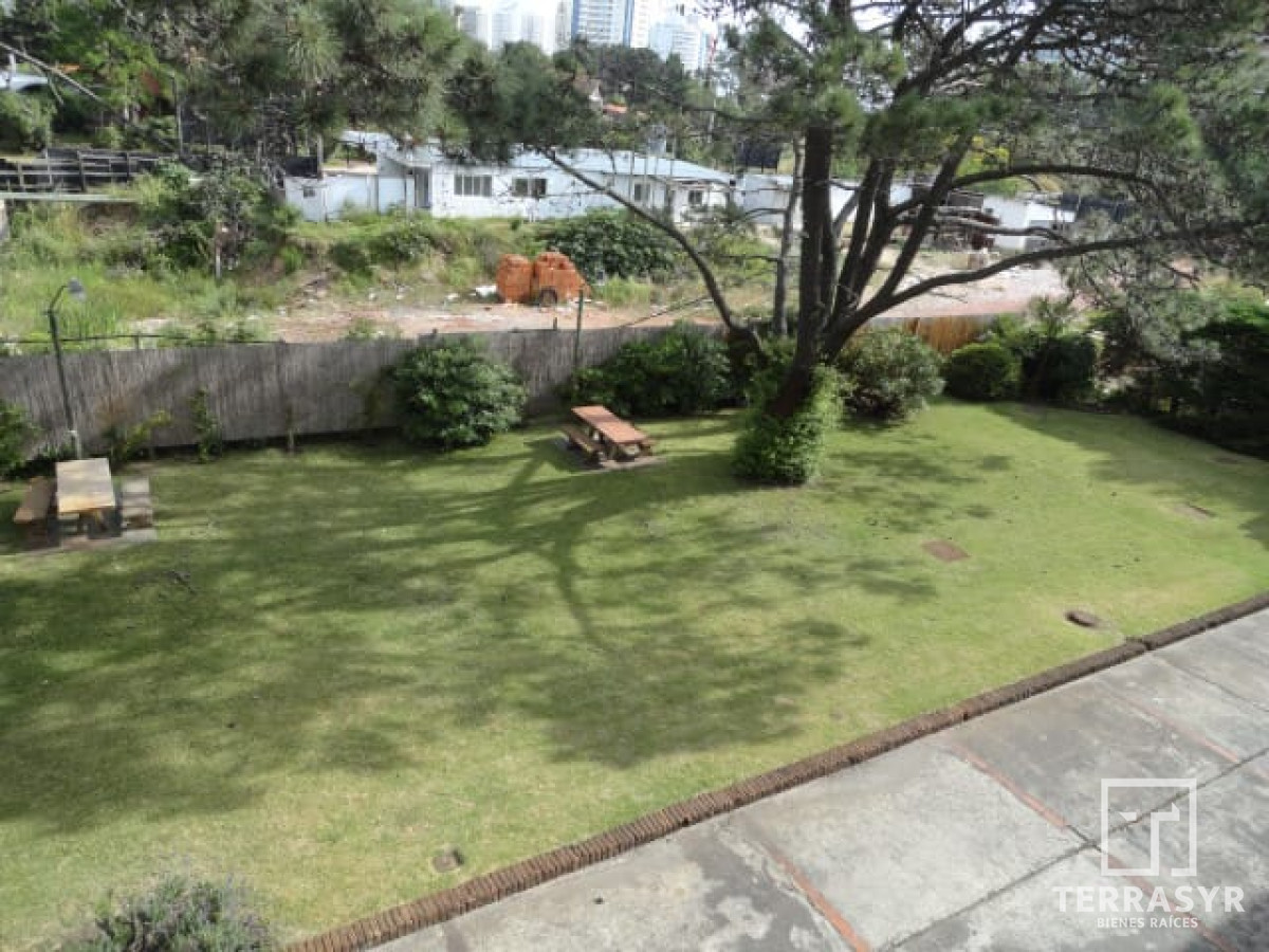 Apartamento ID.24 - PUNTA DEL ESTE AIDY GRILL APTO 2 DORMITORIOS 2 BAÑOS GARAGE