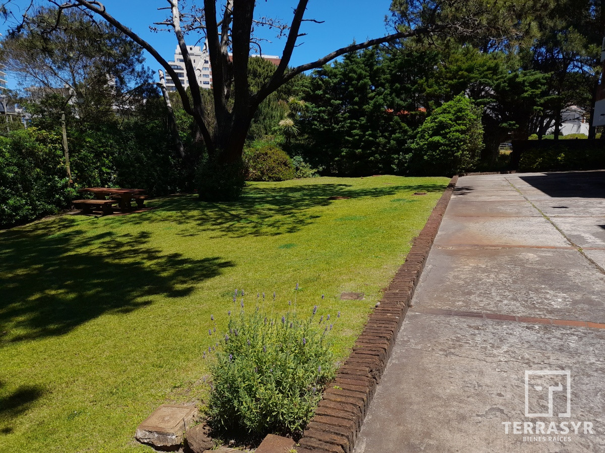 Apartamento ID.24 - PUNTA DEL ESTE AIDY GRILL APTO 2 DORMITORIOS 2 BAÑOS GARAGE