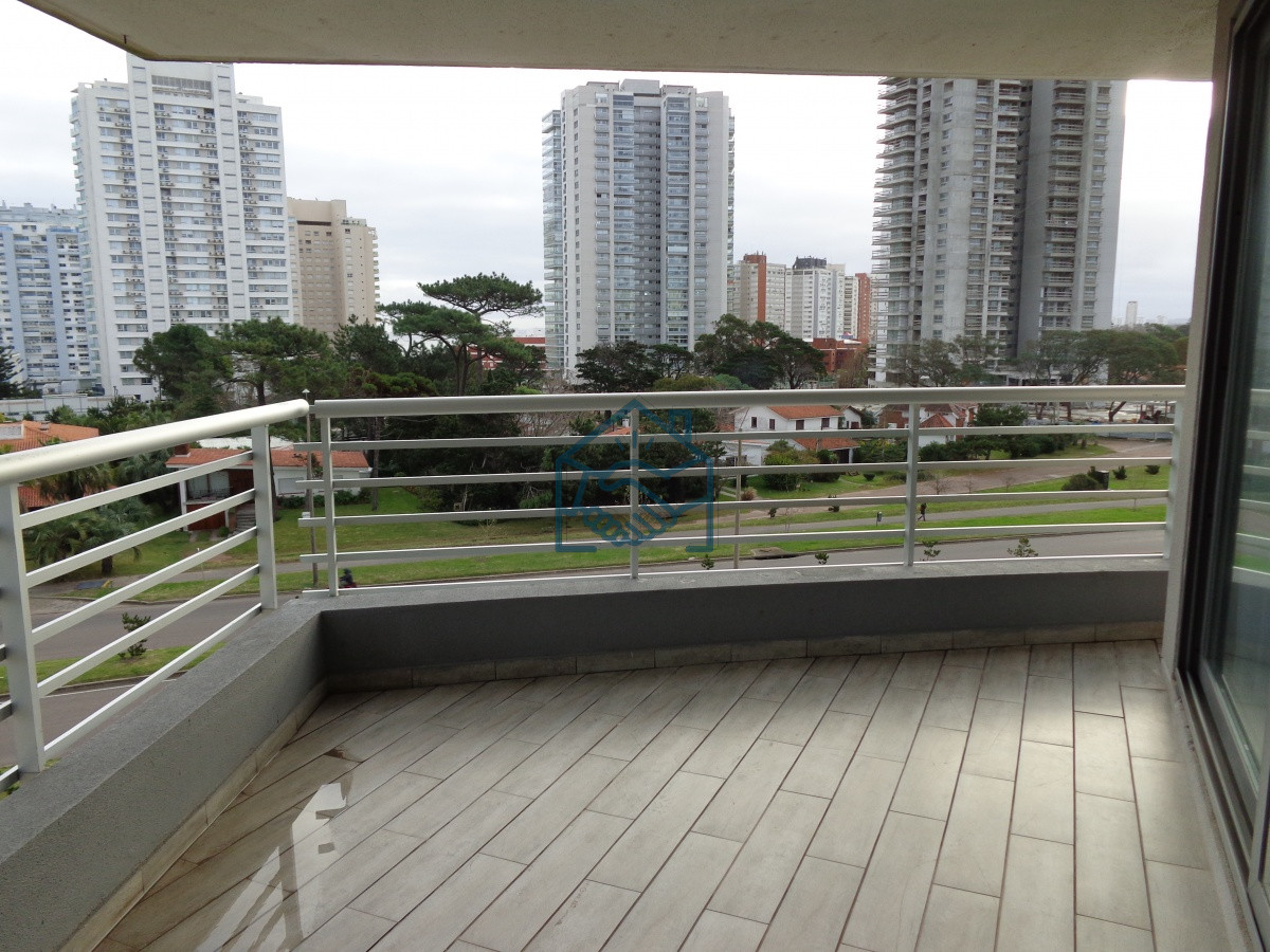 Apartamento ID.855/PUNTA-DEL-ESTE-APARTAMENTO-2-DORMITORIOS-EDIFICIO-CON-SERVICIOS- - PUNTA DEL ESTE APARTAMENTO 2 DORMITORIOS EDIFICIO CON SERVICIOS 