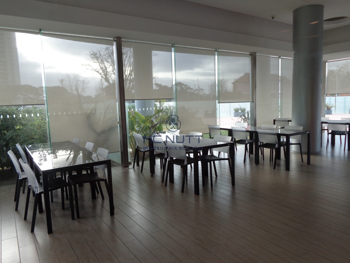 Apartamento Ref.556/ - PUNTA DEL ESTE APARTAMENTO 2 DORMITORIOS EDIFICIO CON SERVICIOS