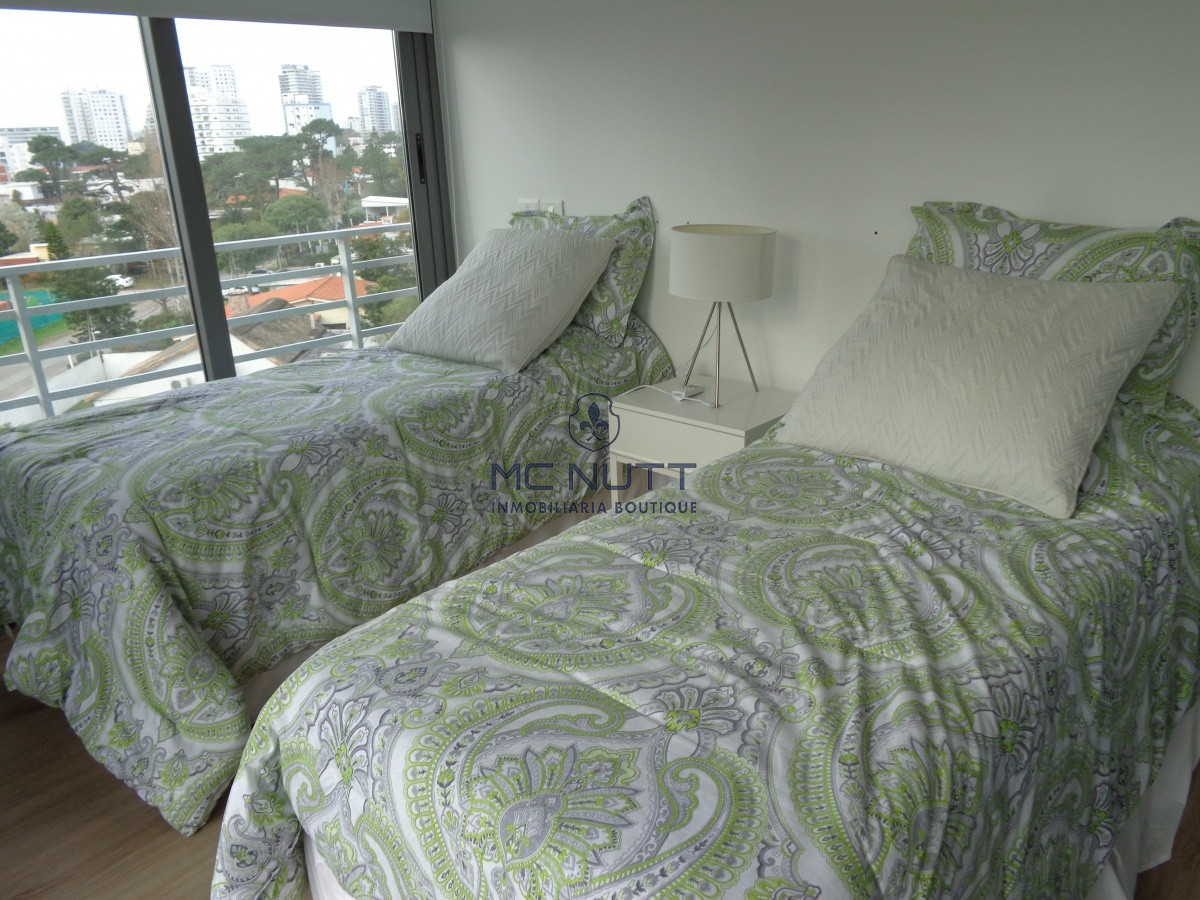 Apartamento Ref.556/ - PUNTA DEL ESTE APARTAMENTO 2 DORMITORIOS EDIFICIO CON SERVICIOS