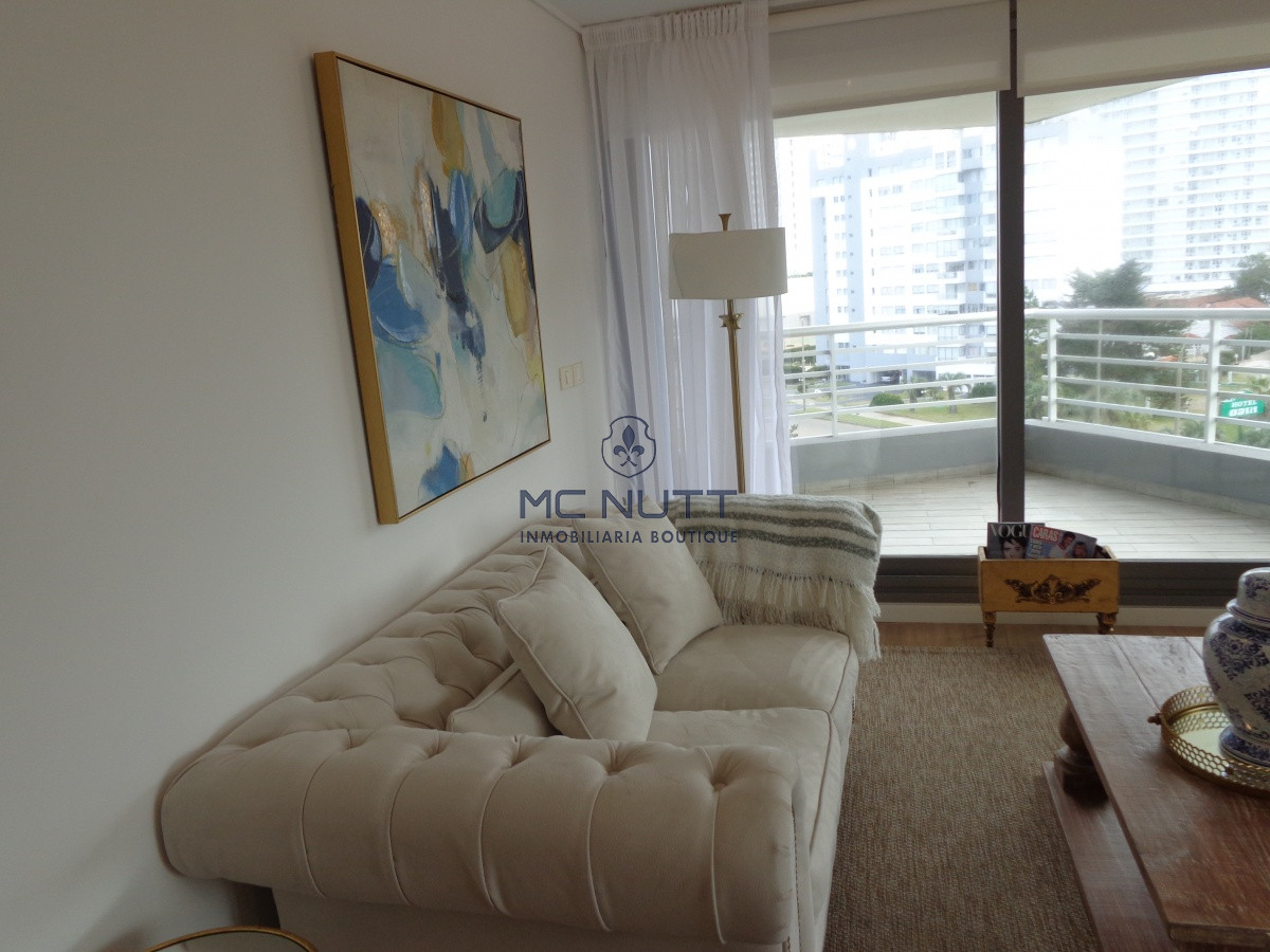 Apartamento Ref.556/ - PUNTA DEL ESTE APARTAMENTO 2 DORMITORIOS EDIFICIO CON SERVICIOS