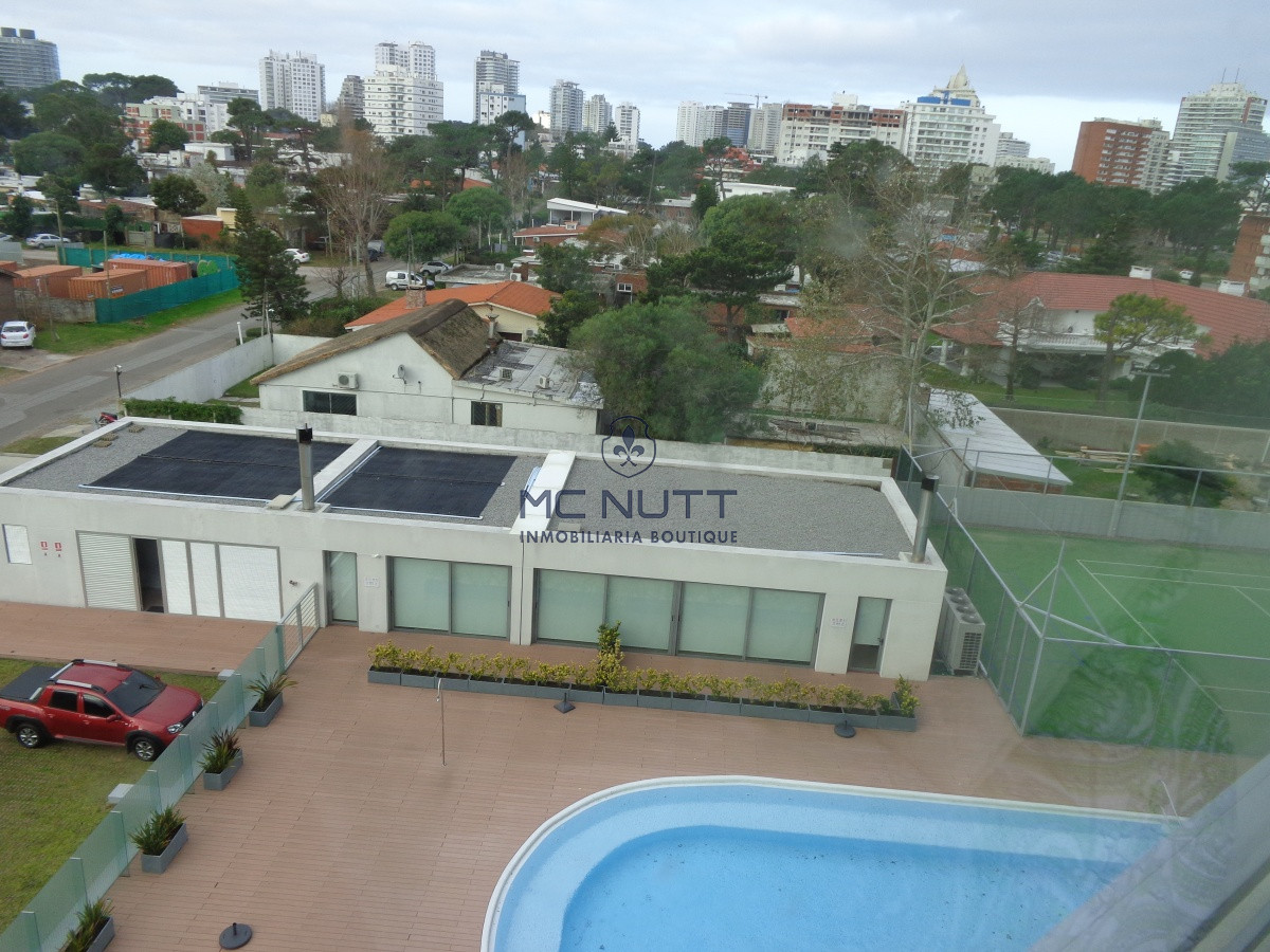 Apartamento Ref.556/ - PUNTA DEL ESTE APARTAMENTO 2 DORMITORIOS EDIFICIO CON SERVICIOS