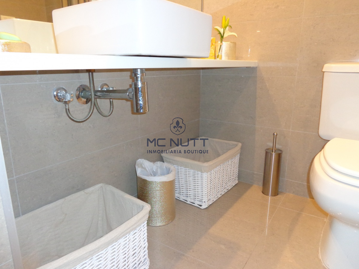 Apartamento Ref.556/ - PUNTA DEL ESTE APARTAMENTO 2 DORMITORIOS EDIFICIO CON SERVICIOS