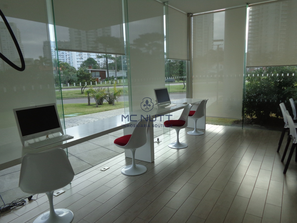 Apartamento Ref.556/ - PUNTA DEL ESTE APARTAMENTO 2 DORMITORIOS EDIFICIO CON SERVICIOS