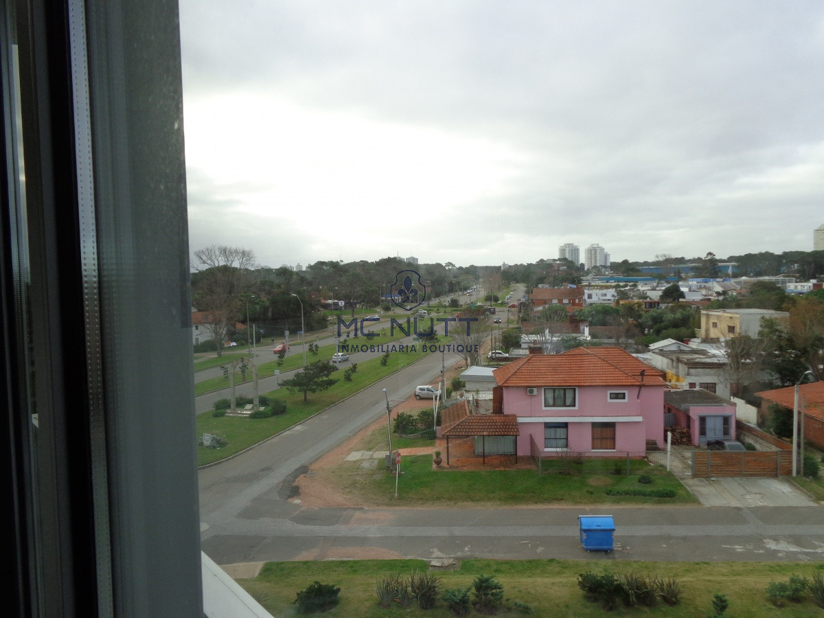 Apartamento Ref.556/ - PUNTA DEL ESTE APARTAMENTO 2 DORMITORIOS EDIFICIO CON SERVICIOS