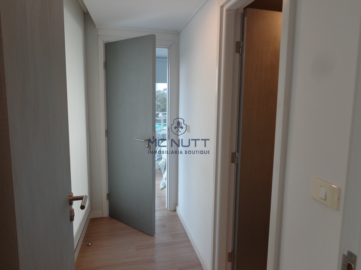 Apartamento Ref.556/ - PUNTA DEL ESTE APARTAMENTO 2 DORMITORIOS EDIFICIO CON SERVICIOS