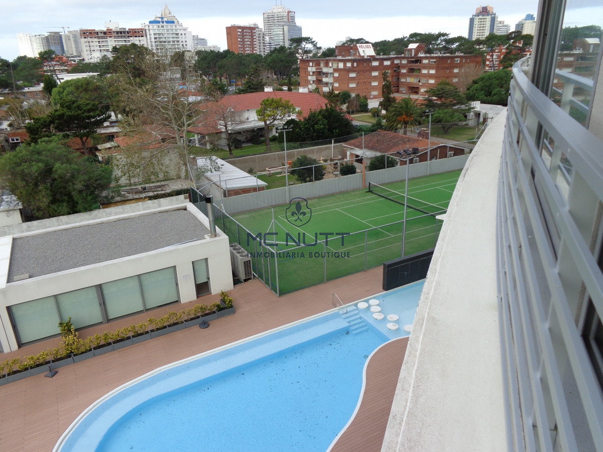 Apartamento Ref.556/ - PUNTA DEL ESTE APARTAMENTO 2 DORMITORIOS EDIFICIO CON SERVICIOS
